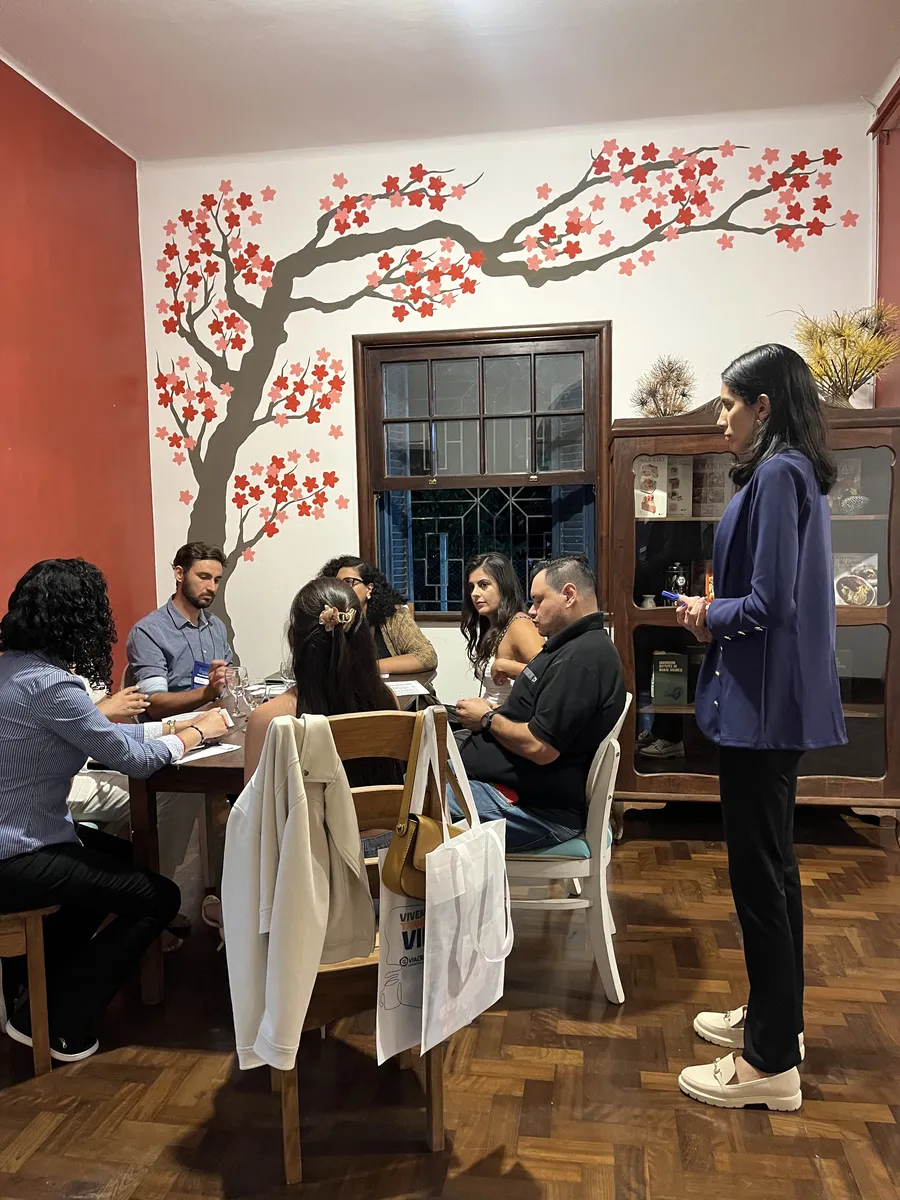 Dinâmica de troca de mesas na Rodada de Negócios Brillez